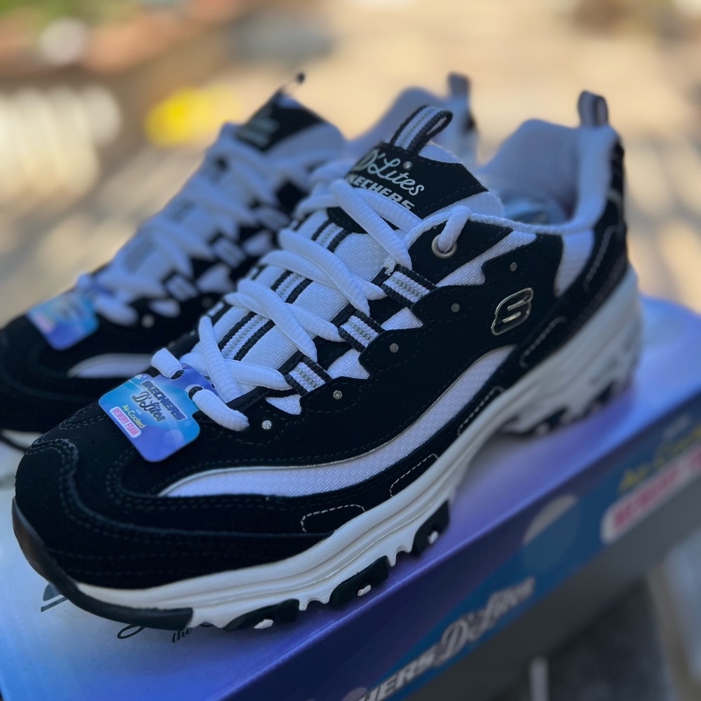 NIB Skechers D'Lites Biggest Fan Black White Chunky Sneakers Womens Size 7 - Picture 2 of 12